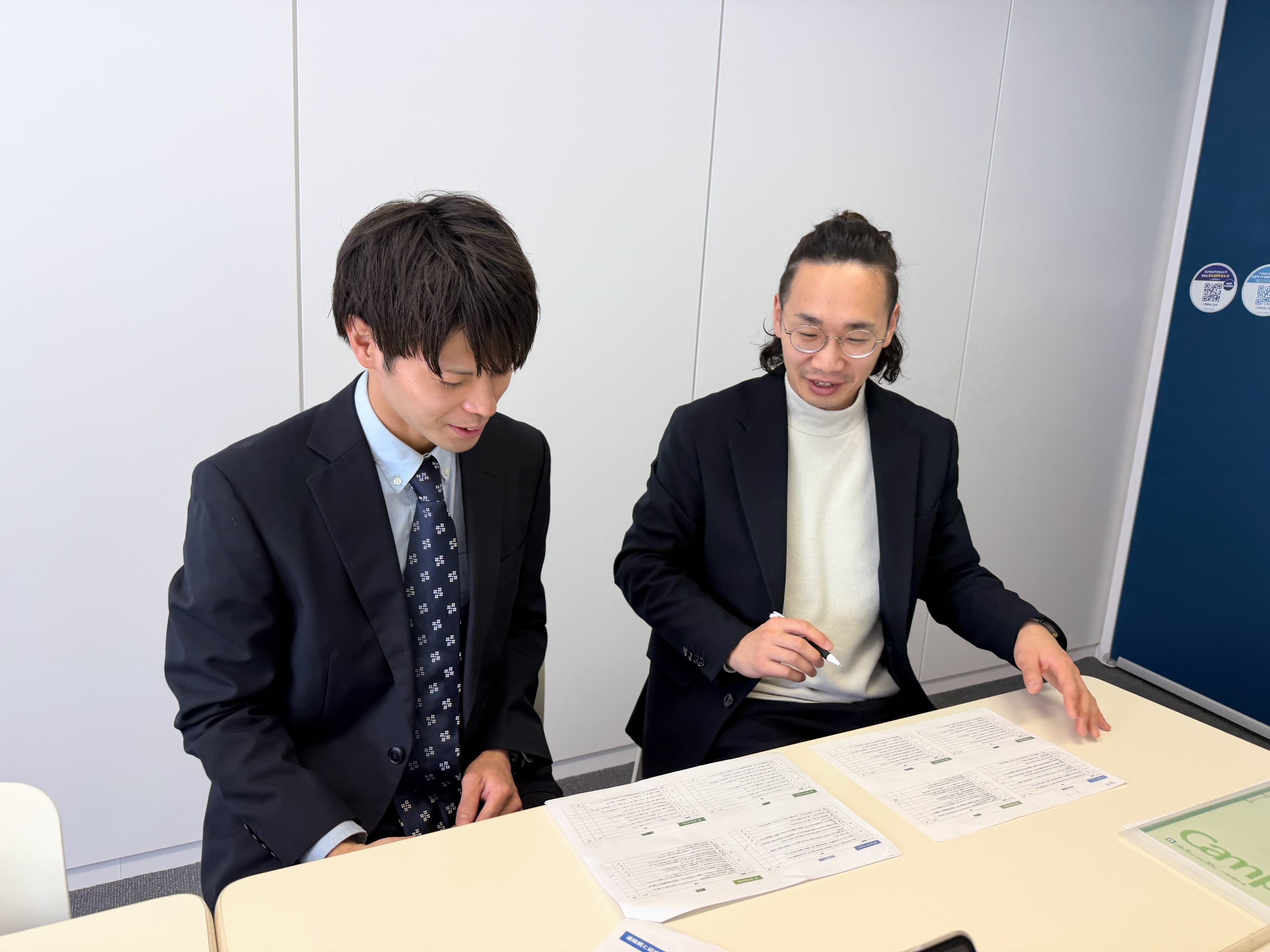 カノエのスタッフが打ち合わせを行う様子